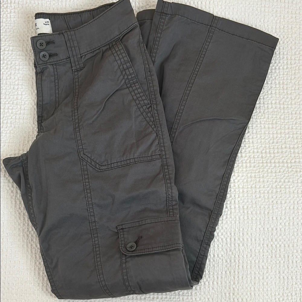 Hollister Gray Mid-Rise Relaxed Boot Pants